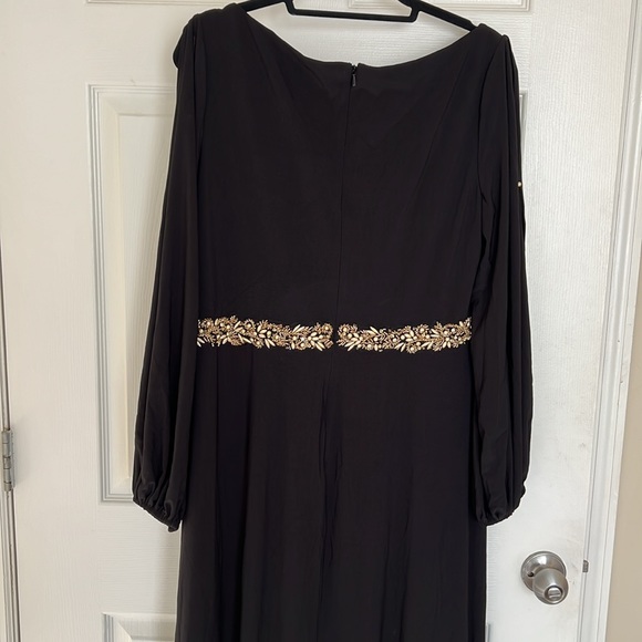 Mac Duggal Split Sleeve Surplice Gown (Plus) in Black Size 14W - Picture 11 of 11